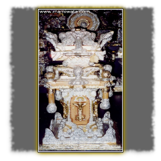  A Triple Tiered Throne by James Hampton.